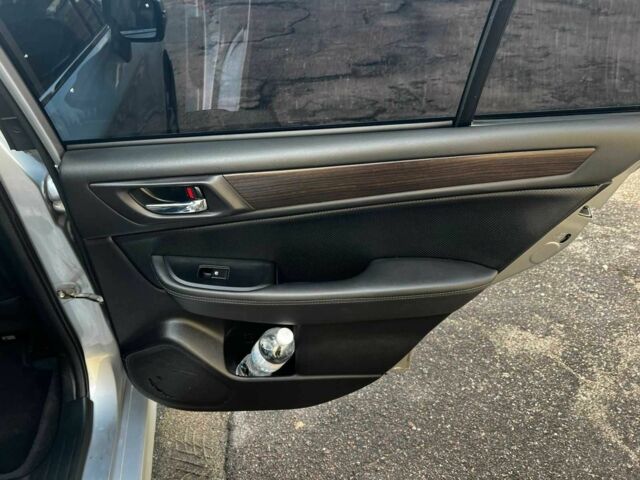 Сірий Субару Легасі, об'ємом двигуна 2.5 л та пробігом 315 тис. км за 10500 $, фото 3 на Automoto.ua