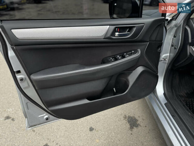 Серый Субару Легаси, объемом двигателя 2.5 л и пробегом 125 тыс. км за 12000 $, фото 10 на Automoto.ua