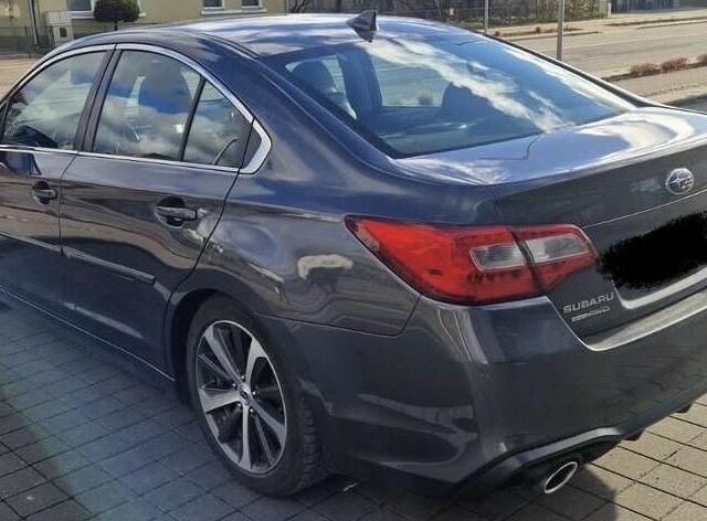 Серый Субару Легаси, объемом двигателя 0 л и пробегом 118 тыс. км за 10600 $, фото 5 на Automoto.ua