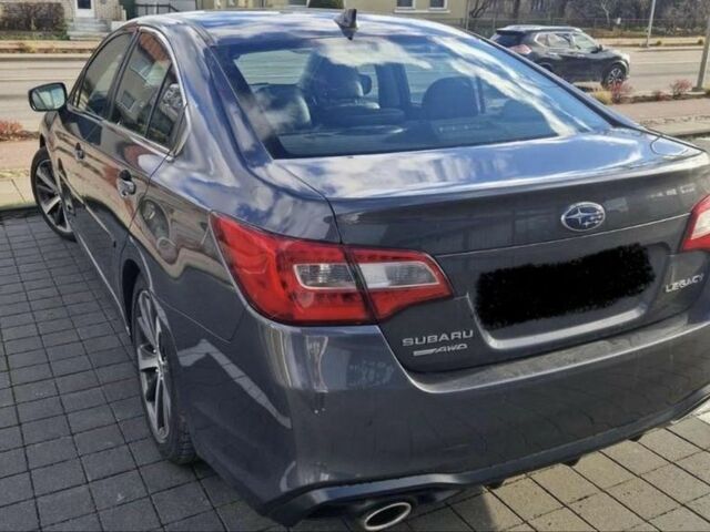 Серый Субару Легаси, объемом двигателя 0 л и пробегом 118 тыс. км за 10600 $, фото 4 на Automoto.ua