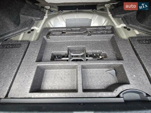 Сірий Субару Легасі, об'ємом двигуна 2.4 л та пробігом 114 тис. км за 19999 $, фото 38 на Automoto.ua