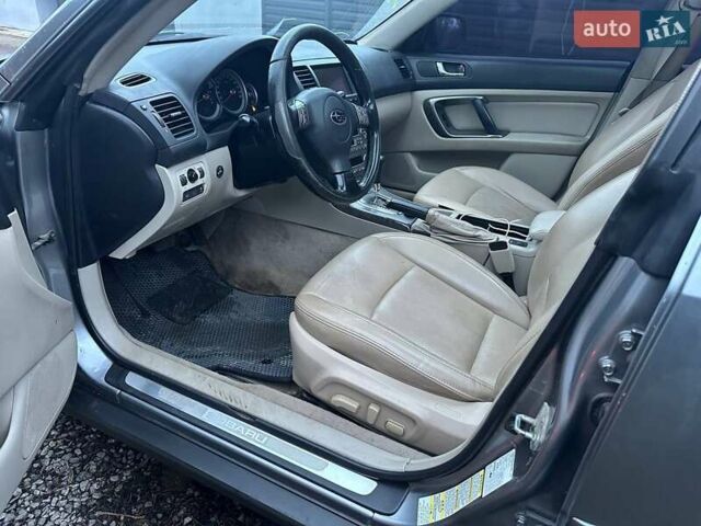 Сірий Субару Легасі, об'ємом двигуна 3 л та пробігом 303 тис. км за 6300 $, фото 9 на Automoto.ua