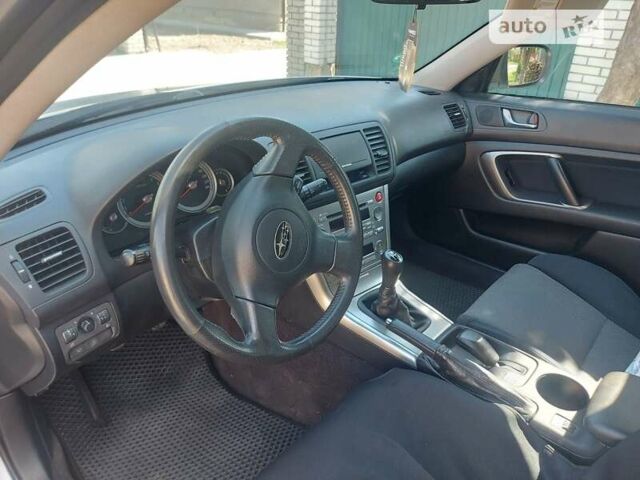 Серый Субару Легаси, объемом двигателя 1.99 л и пробегом 162 тыс. км за 5000 $, фото 3 на Automoto.ua