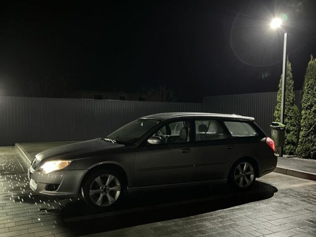 Серый Субару Легаси, объемом двигателя 2 л и пробегом 300 тыс. км за 6300 $, фото 3 на Automoto.ua