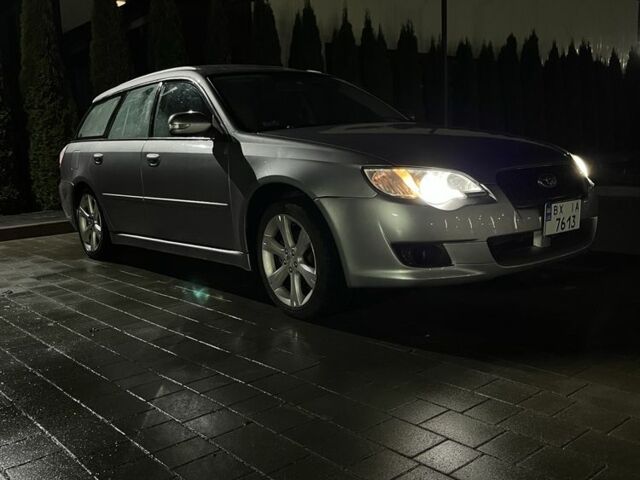 Серый Субару Легаси, объемом двигателя 2 л и пробегом 300 тыс. км за 6300 $, фото 2 на Automoto.ua