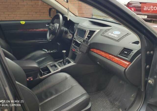 Сірий Субару Легасі, об'ємом двигуна 2 л та пробігом 178 тис. км за 6500 $, фото 2 на Automoto.ua