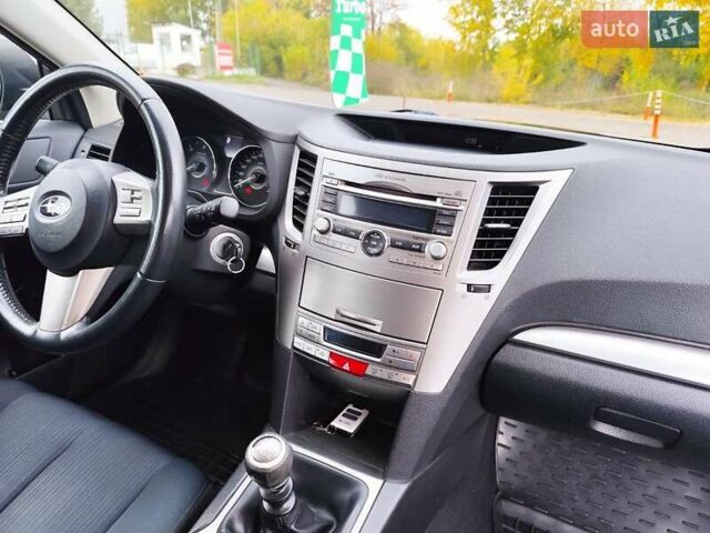 Серый Субару Легаси, объемом двигателя 2 л и пробегом 215 тыс. км за 8999 $, фото 1 на Automoto.ua