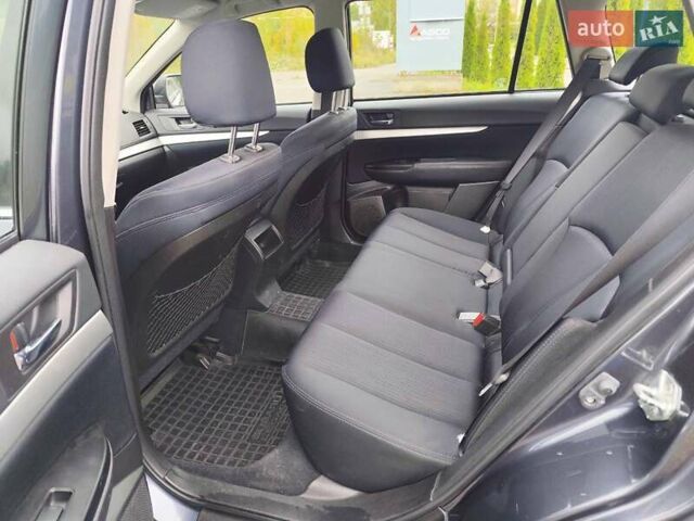 Серый Субару Легаси, объемом двигателя 2 л и пробегом 215 тыс. км за 8999 $, фото 4 на Automoto.ua