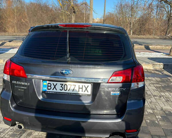 Сірий Субару Легасі, об'ємом двигуна 2 л та пробігом 258 тис. км за 8000 $, фото 2 на Automoto.ua