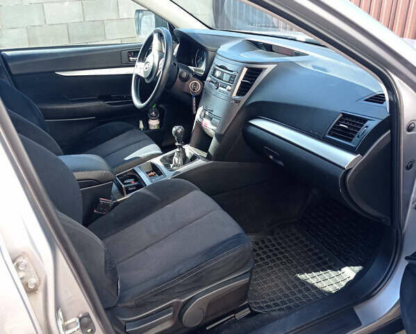 Сірий Субару Легасі, об'ємом двигуна 2 л та пробігом 180 тис. км за 8400 $, фото 9 на Automoto.ua