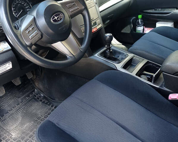 Сірий Субару Легасі, об'ємом двигуна 2 л та пробігом 180 тис. км за 8400 $, фото 8 на Automoto.ua