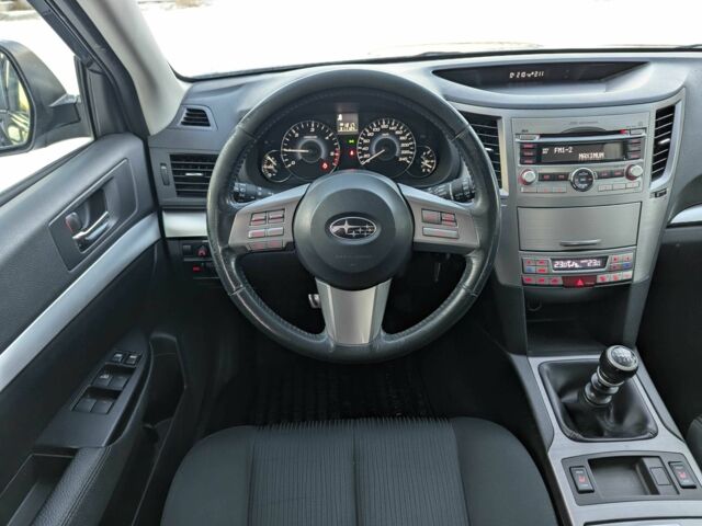 Сірий Субару Легасі, об'ємом двигуна 2 л та пробігом 211 тис. км за 3999 $, фото 15 на Automoto.ua