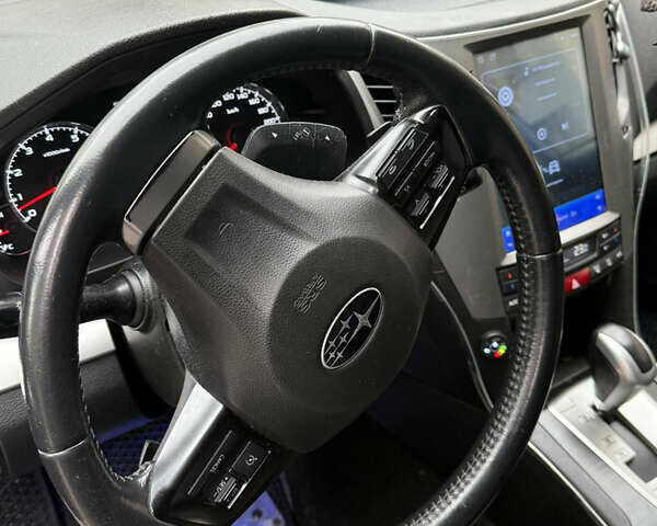 Серый Субару Легаси, объемом двигателя 2.5 л и пробегом 270 тыс. км за 9500 $, фото 1 на Automoto.ua