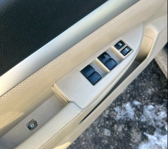 Сірий Субару Легасі, об'ємом двигуна 2 л та пробігом 233 тис. км за 8500 $, фото 4 на Automoto.ua