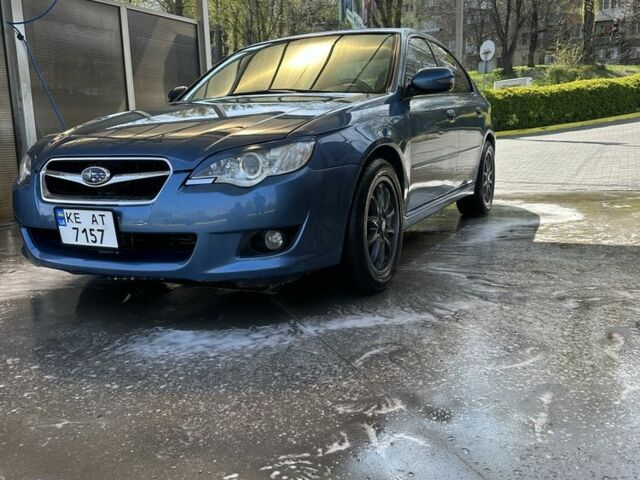 Синій Субару Легасі, об'ємом двигуна 2 л та пробігом 263 тис. км за 4800 $, фото 1 на Automoto.ua