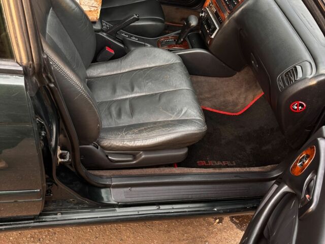 Зеленый Субару Легаси, объемом двигателя 2.5 л и пробегом 300 тыс. км за 2100 $, фото 5 на Automoto.ua