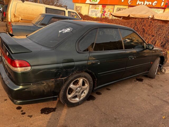 Зеленый Субару Легаси, объемом двигателя 2.5 л и пробегом 300 тыс. км за 2100 $, фото 3 на Automoto.ua