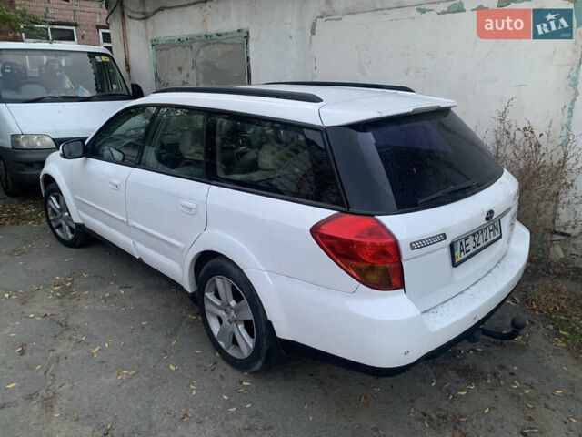 Білий Субару Аутбек, об'ємом двигуна 3 л та пробігом 111 тис. км за 2500 $, фото 2 на Automoto.ua