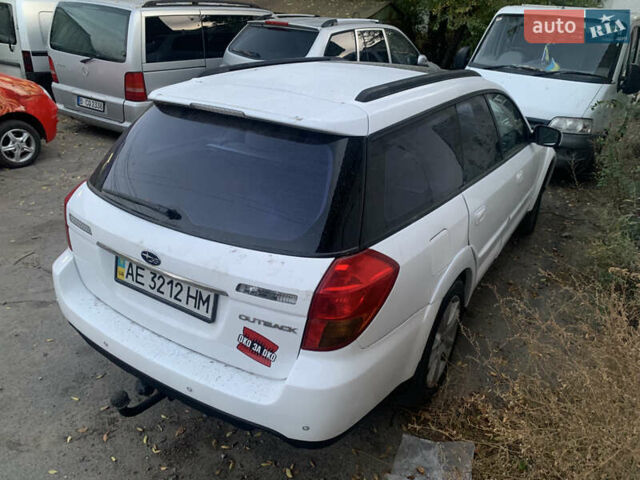 Білий Субару Аутбек, об'ємом двигуна 3 л та пробігом 111 тис. км за 2500 $, фото 3 на Automoto.ua