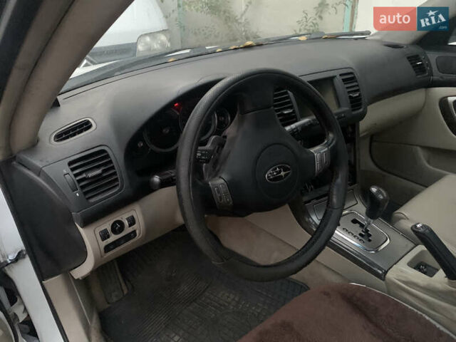 Білий Субару Аутбек, об'ємом двигуна 3 л та пробігом 111 тис. км за 2500 $, фото 12 на Automoto.ua