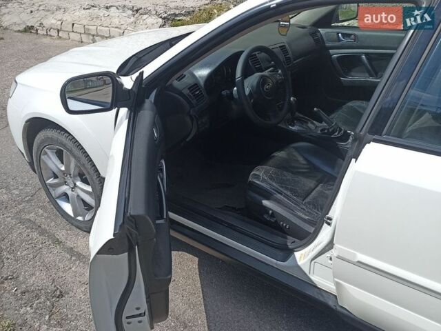 Білий Субару Аутбек, об'ємом двигуна 2.5 л та пробігом 268 тис. км за 5500 $, фото 6 на Automoto.ua
