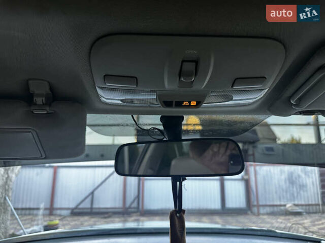 Белый Субару Аутбек, объемом двигателя 2.5 л и пробегом 170 тыс. км за 8000 $, фото 3 на Automoto.ua