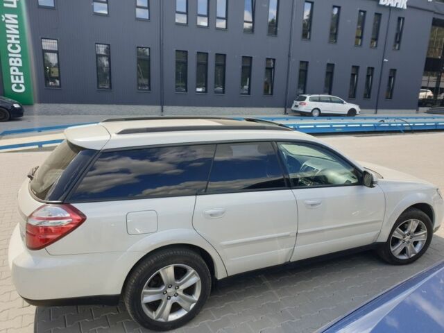 Білий Субару Аутбек, об'ємом двигуна 2 л та пробігом 250 тис. км за 4500 $, фото 3 на Automoto.ua