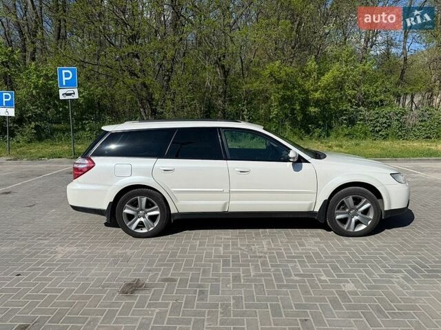 Белый Субару Аутбек, объемом двигателя 2.5 л и пробегом 320 тыс. км за 7500 $, фото 5 на Automoto.ua
