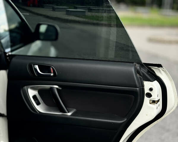 Білий Субару Аутбек, об'ємом двигуна 2.5 л та пробігом 152 тис. км за 7800 $, фото 18 на Automoto.ua