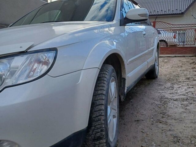Білий Субару Аутбек, об'ємом двигуна 2.5 л та пробігом 184 тис. км за 7500 $, фото 1 на Automoto.ua