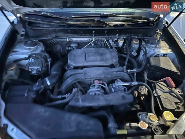 Білий Субару Аутбек, об'ємом двигуна 2.46 л та пробігом 250 тис. км за 7800 $, фото 13 на Automoto.ua