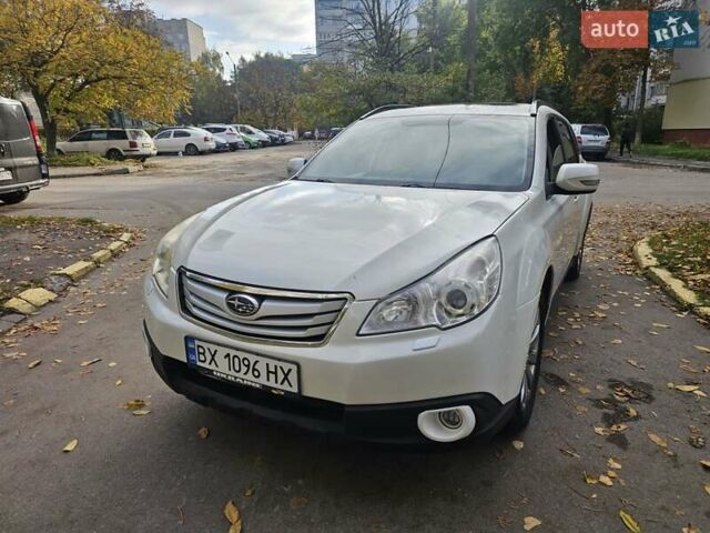 Субару Аутбек 2010 у Львові на Automoto.ua Білий Субару Аутбек, об'ємом двигуна 2.46 л та пробігом 270 тис. км за 7700 $, фото 2 на Automoto.ua