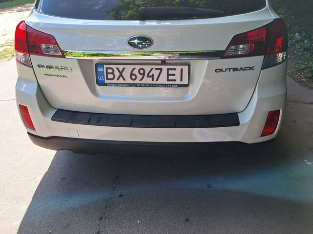 Білий Субару Аутбек, об'ємом двигуна 2.5 л та пробігом 230 тис. км за 9500 $, фото 11 на Automoto.ua
