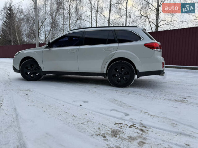 Білий Субару Аутбек, об'ємом двигуна 2.46 л та пробігом 235 тис. км за 10500 $, фото 5 на Automoto.ua
