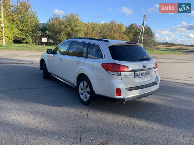 Субару Аутбек 2010 у Белой Церкве на Automoto.ua Білий Субару Аутбек, об'ємом двигуна 2 л та пробігом 355 тис. км за 9000 $, фото 2 на Automoto.ua