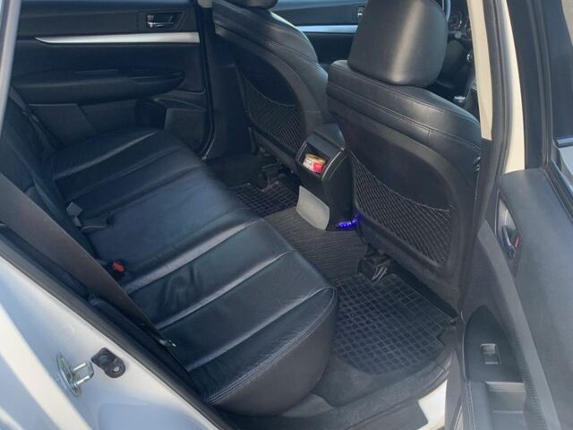 Білий Субару Аутбек, об'ємом двигуна 2 л та пробігом 355 тис. км за 8500 $, фото 8 на Automoto.ua