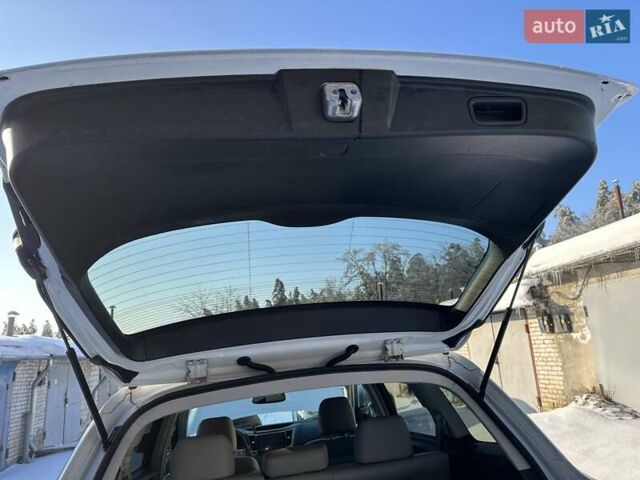 Білий Субару Аутбек, об'ємом двигуна 2.46 л та пробігом 209 тис. км за 10500 $, фото 18 на Automoto.ua