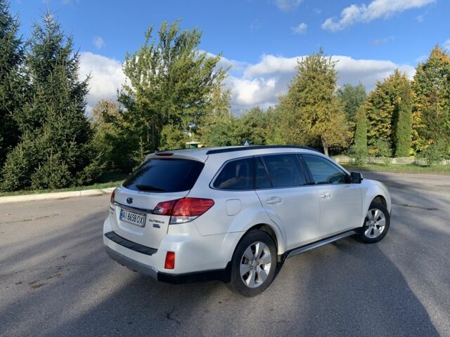 Білий Субару Аутбек, об'ємом двигуна 2 л та пробігом 355 тис. км за 8500 $, фото 12 на Automoto.ua