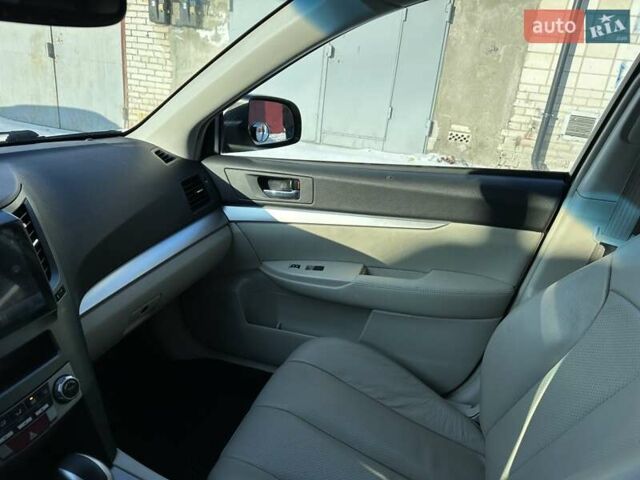 Білий Субару Аутбек, об'ємом двигуна 2.46 л та пробігом 209 тис. км за 10500 $, фото 34 на Automoto.ua