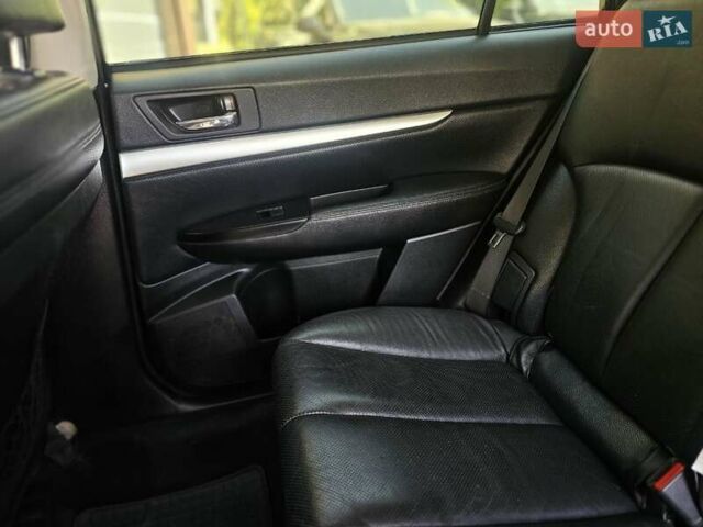 Білий Субару Аутбек, об'ємом двигуна 2.4 л та пробігом 265 тис. км за 8800 $, фото 9 на Automoto.ua