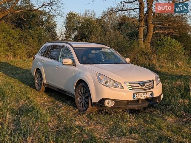 Білий Субару Аутбек, об'ємом двигуна 2.5 л та пробігом 284 тис. км за 9000 $, фото 2 на Automoto.ua