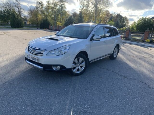 Білий Субару Аутбек, об'ємом двигуна 2 л та пробігом 355 тис. км за 8500 $, фото 1 на Automoto.ua