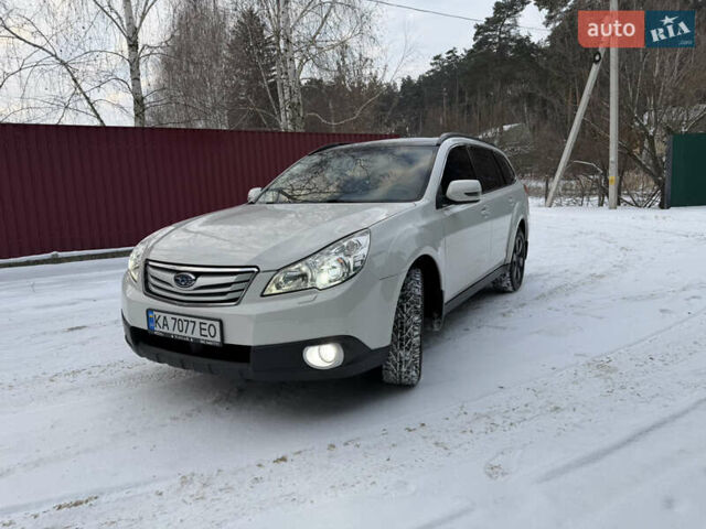 Білий Субару Аутбек, об'ємом двигуна 2.46 л та пробігом 235 тис. км за 10500 $, фото 4 на Automoto.ua