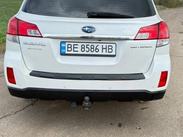 Білий Субару Аутбек, об'ємом двигуна 3.6 л та пробігом 381 тис. км за 7500 $, фото 4 на Automoto.ua