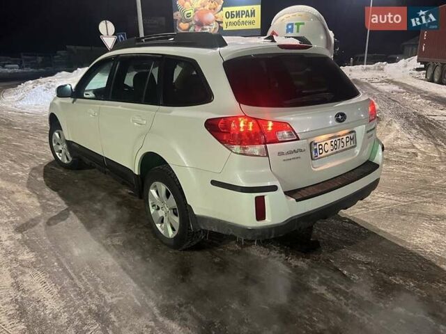 Белый Субару Аутбек, объемом двигателя 2.5 л и пробегом 366 тыс. км за 8500 $, фото 3 на Automoto.ua