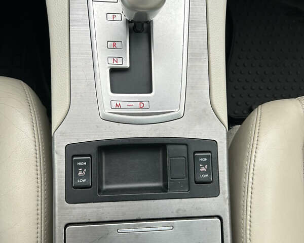 Белый Субару Аутбек, объемом двигателя 2.46 л и пробегом 194 тыс. км за 10300 $, фото 22 на Automoto.ua