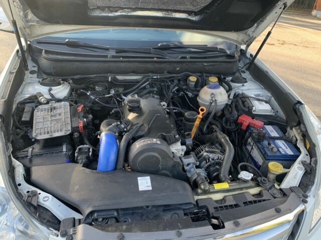 Білий Субару Аутбек, об'ємом двигуна 2 л та пробігом 355 тис. км за 8500 $, фото 5 на Automoto.ua