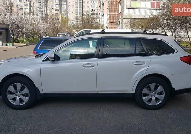 Білий Субару Аутбек, об'ємом двигуна 3.6 л та пробігом 297 тис. км за 9999 $, фото 1 на Automoto.ua