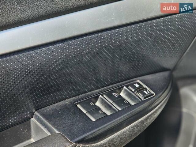Білий Субару Аутбек, об'ємом двигуна 2.4 л та пробігом 265 тис. км за 8800 $, фото 13 на Automoto.ua