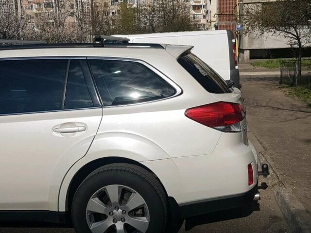Белый Субару Аутбек, объемом двигателя 3.6 л и пробегом 297 тыс. км за 8490 $, фото 10 на Automoto.ua
